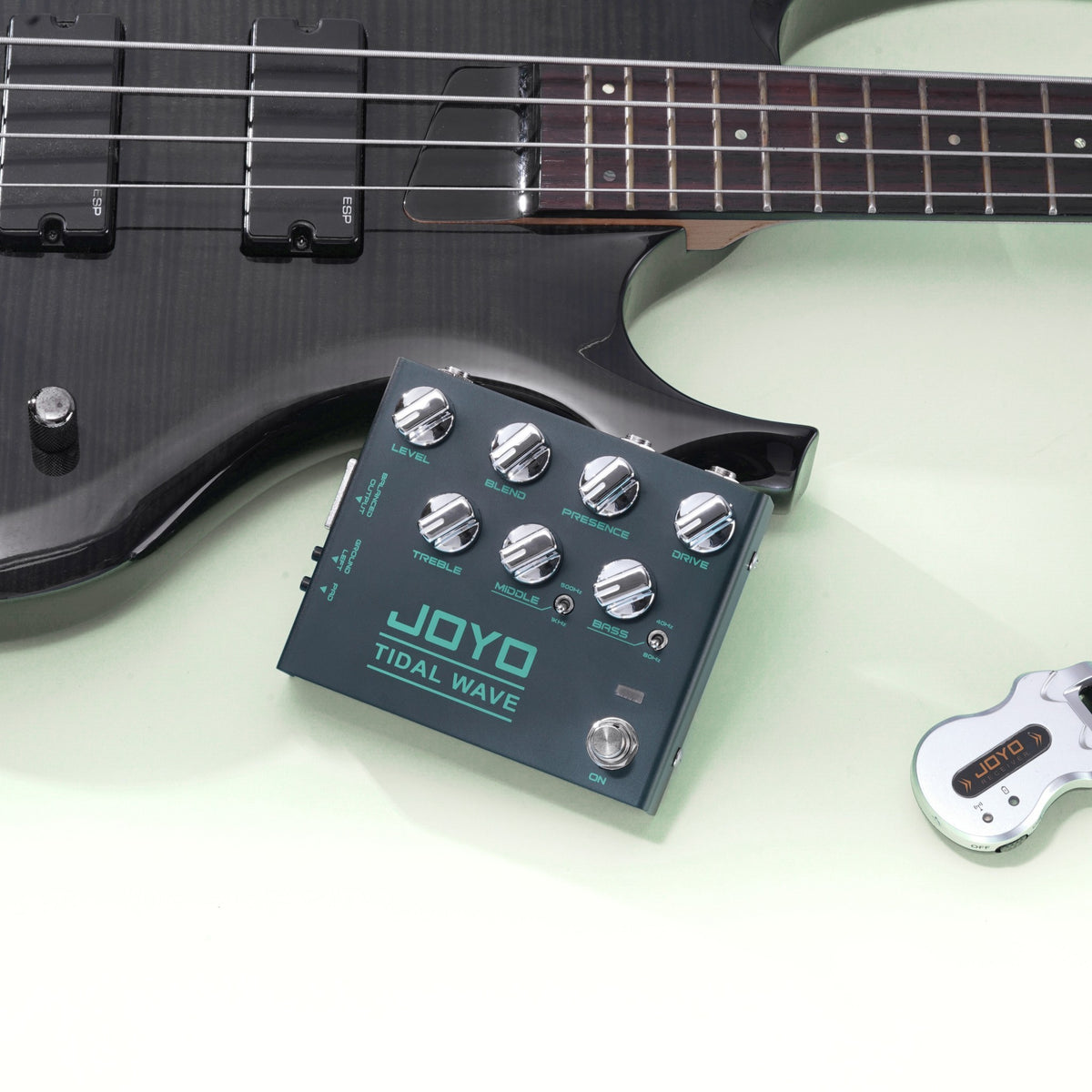 (PREORDER : EST LATE SEPT 2026) Joyo R30 "Tidal Wave" Bass Preamp & DI Pedal for 90's Bass Tone