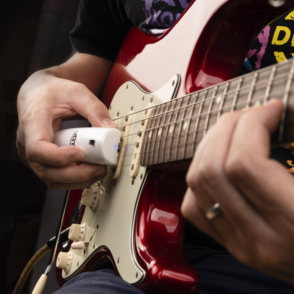(PREORDER : EST LATE SEPT 2026) Joyo JGE01 "Infinite Sustain" Wireless Handheld Electronic Guitar Bow Sustainer w/ Overtone Effect