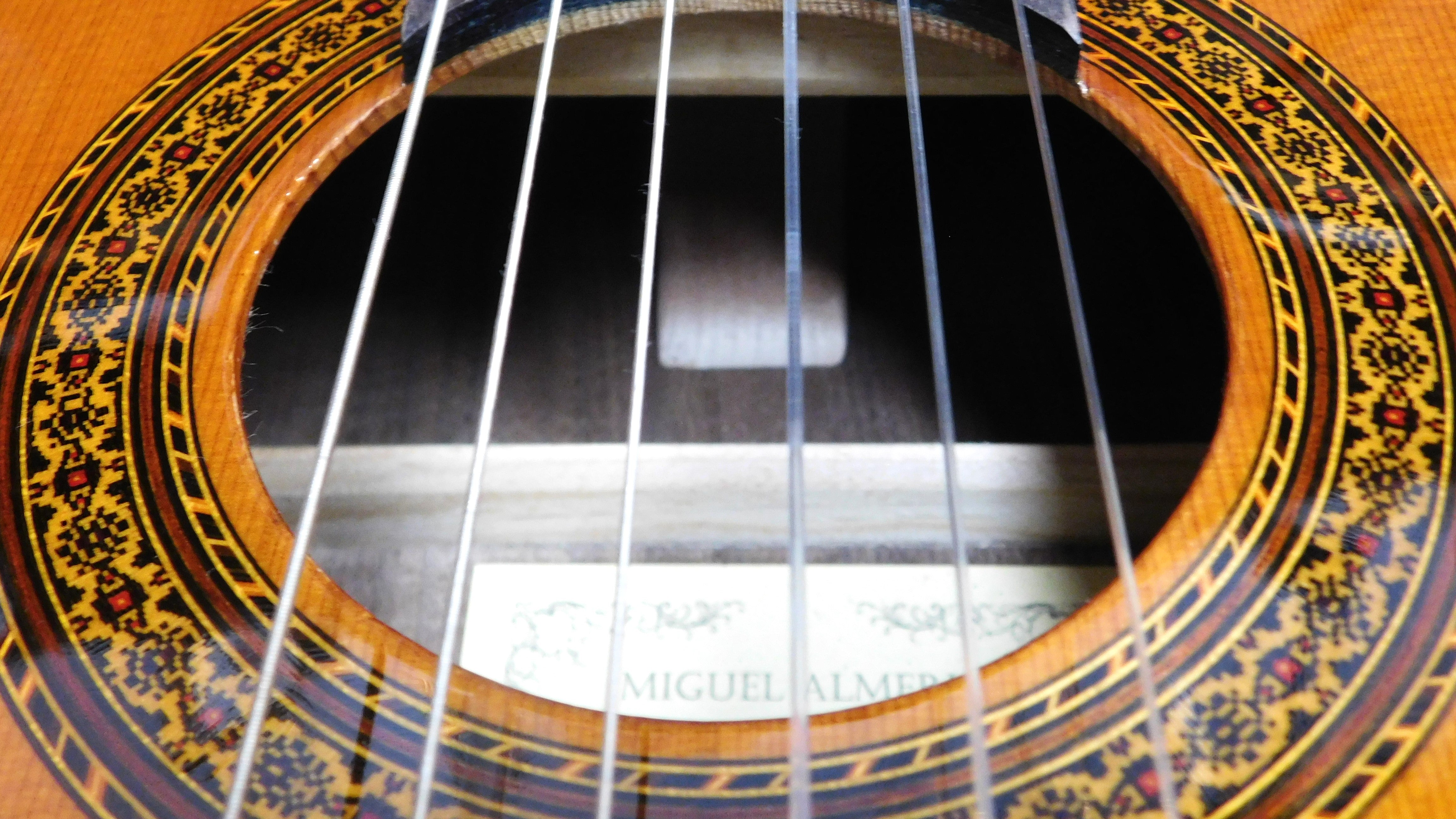 Miguel Almeria Solid Cedar & Rosewood Classical Guitar - Natural S26S (20CR)