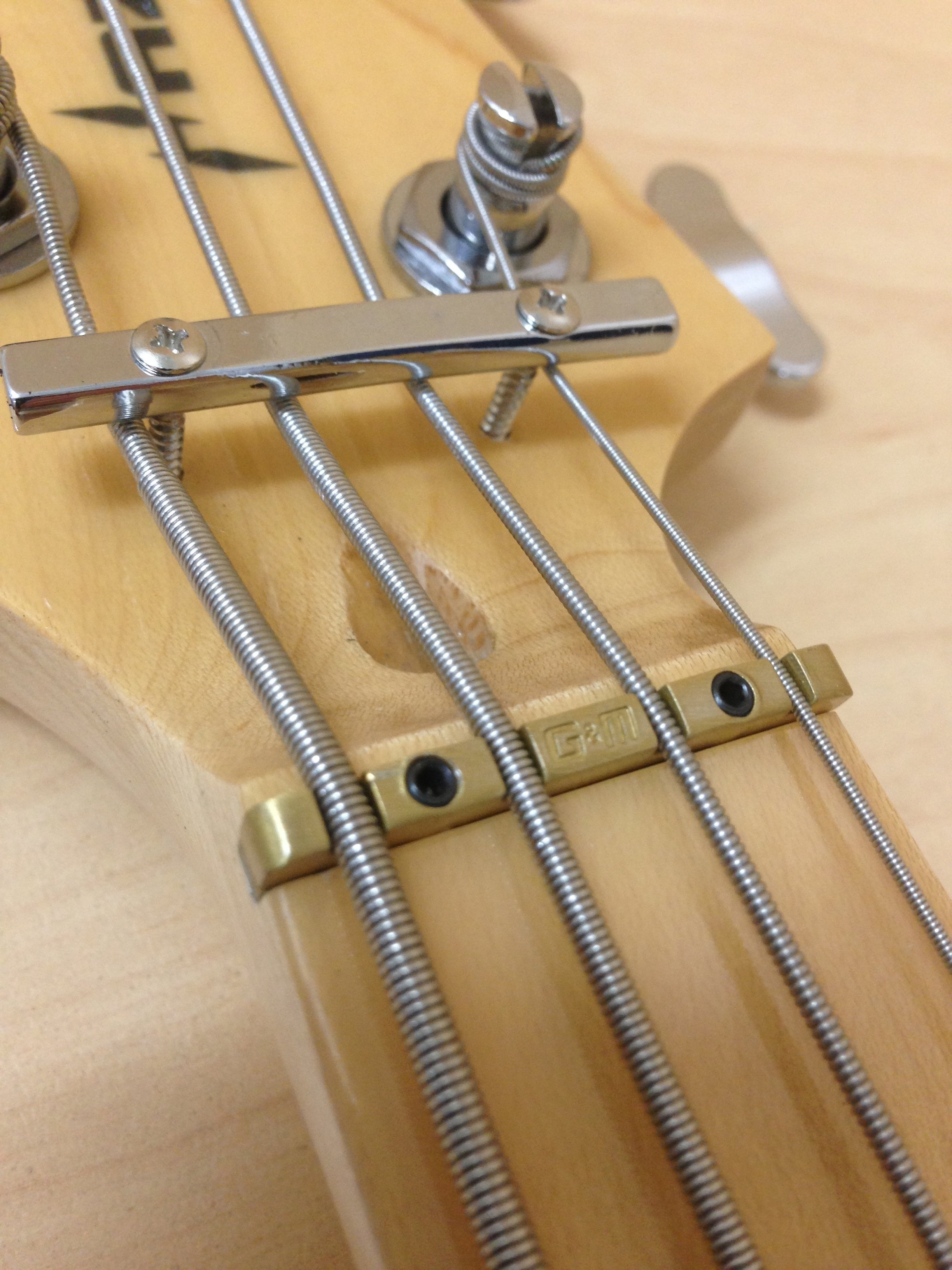 Haze Single-Coil Solid White Poplar Hybrid Electric Bass Guitar - Blue HYBRID4PJ