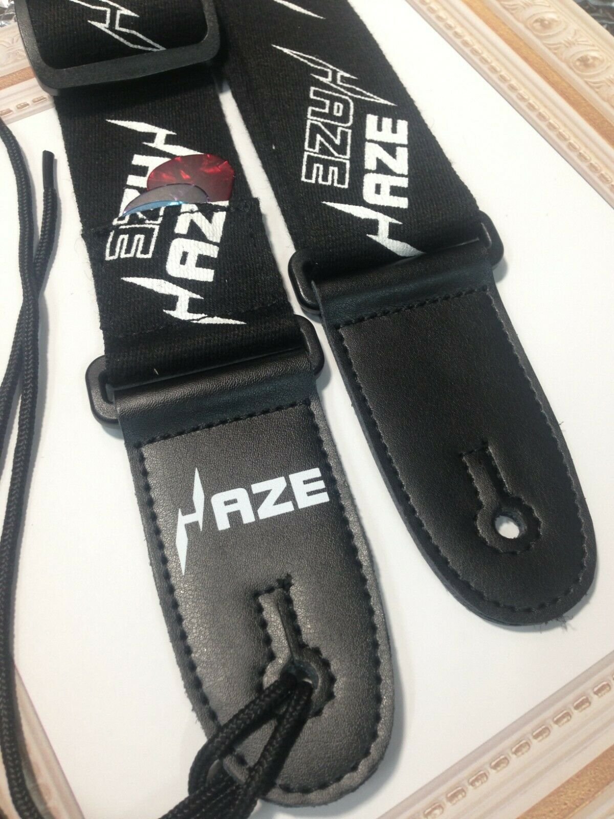 Haze HZ22 Durable Black Cotton Guitar Strap w/ Pick Pocket + 3 Picks