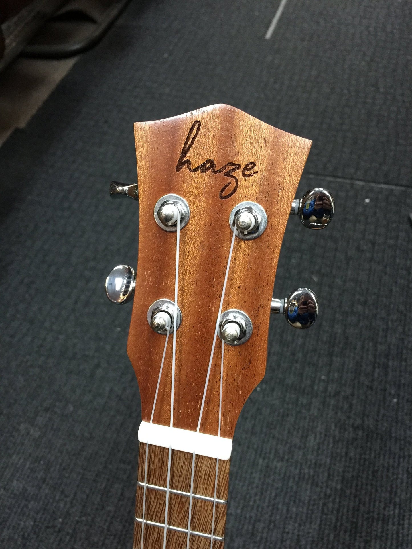 Haze Mahogany Body Walnut Fingerboard Built-in Pickups/EQ Concert Ukulele - Natural HAU23EQ